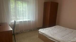 Гостиница Александровский Екатеринбург Двухместный номер эконом с двуспальной  кроватьяю  общей ванной комнатой-2