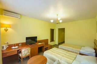 Гостиница Александровский Екатеринбург Двухместный номер с 2 отдельными кроватями-1