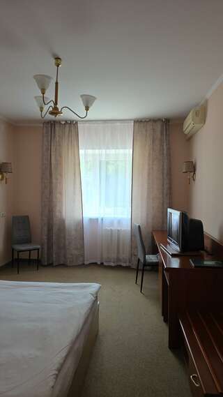 Гостиница Александровский Екатеринбург Большой двухместный номер с 1 кроватью-4