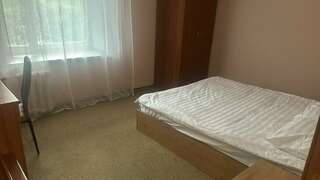 Гостиница Александровский Екатеринбург Двухместный номер эконом с двуспальной  кроватьяю  общей ванной комнатой-4